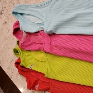 Bundle of 4 UA heat gear tank tops ribbed